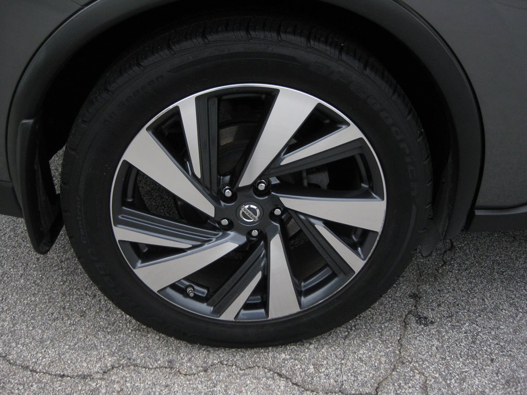 Used 2017 Nissan Murano Platinum w/ Platinum Technology Package FWD image 9
