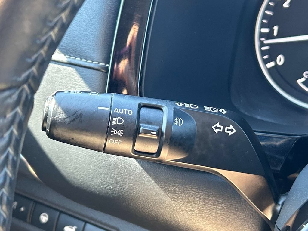 Used 2022 Nissan Pathfinder SL AWD/4WD image 32