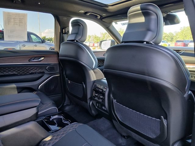 Used 2025 Jeep Grand Cherokee L Summit w/ Obsidian Package AWD/4WD image 21