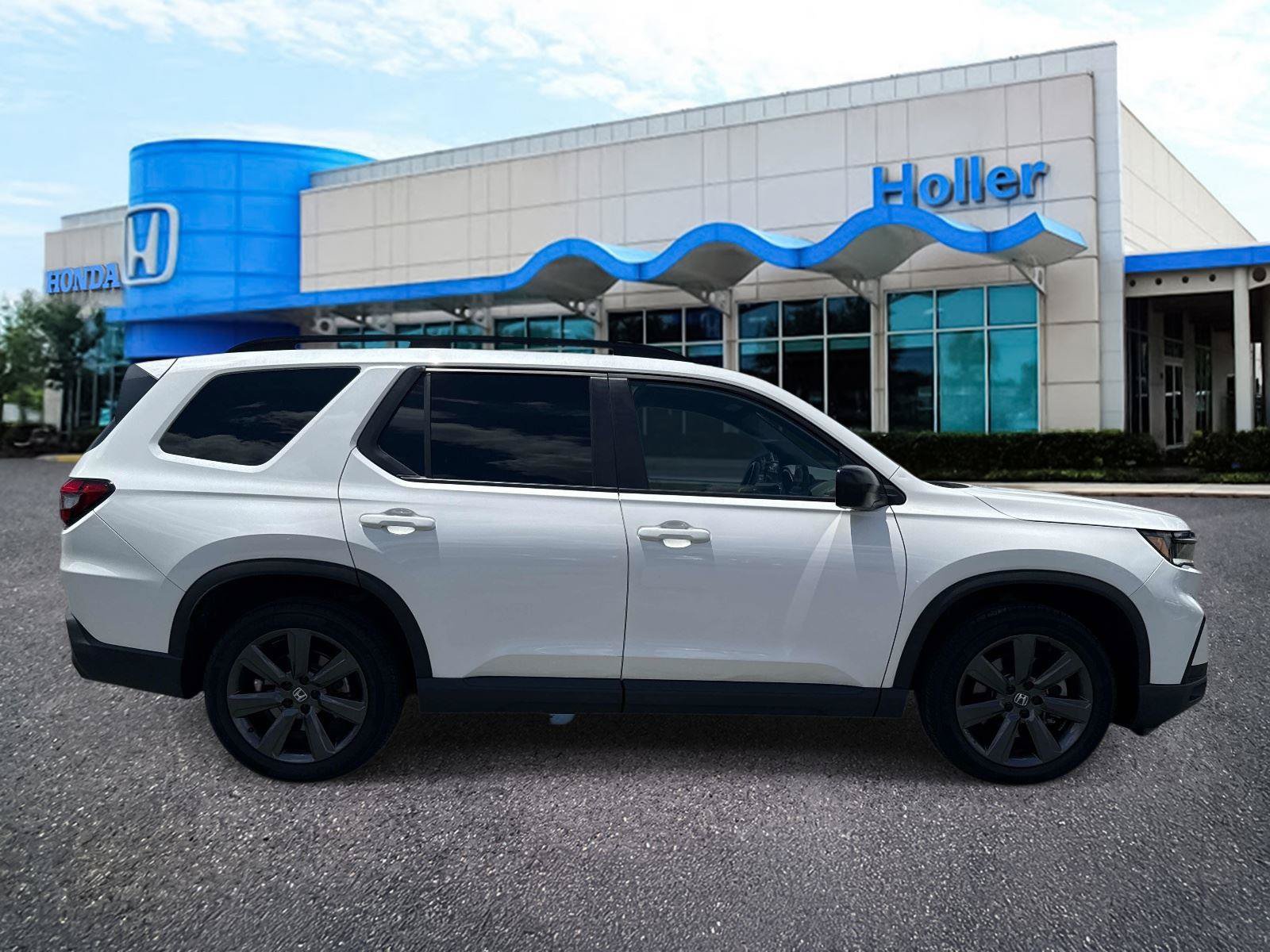Certified 2025 Honda Pilot Sport image 2