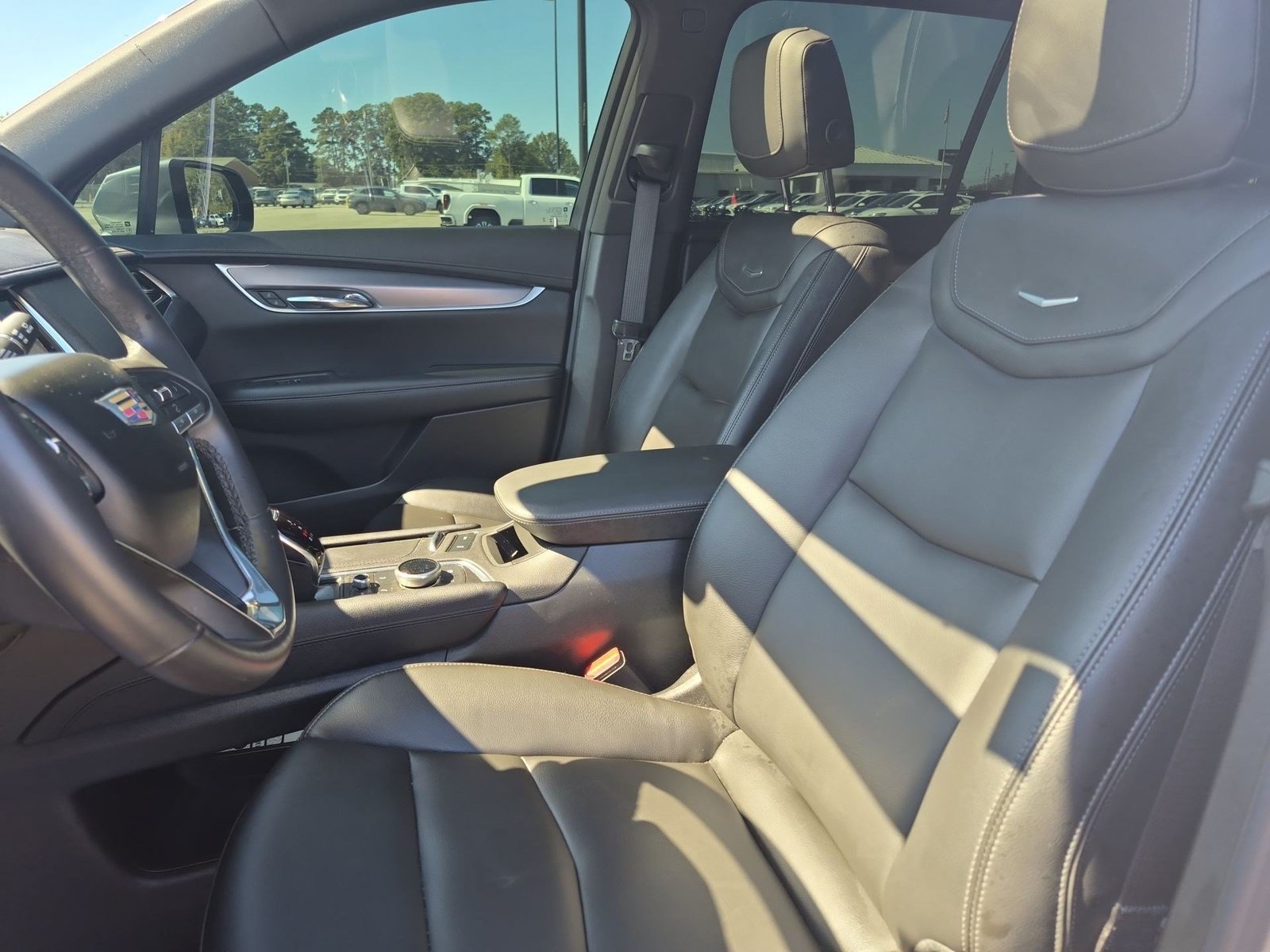 Certified 2024 Cadillac XT6 Luxury w/ LPO, Floor Liner Package AWD/4WD image 20