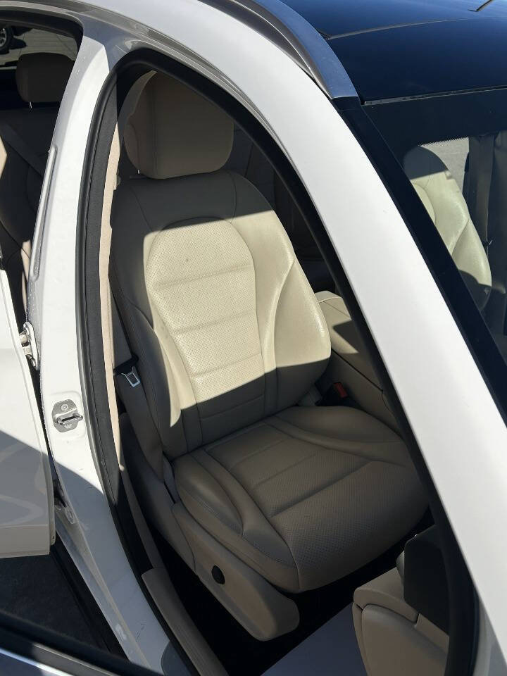 Used 2018 Mercedes-Benz GLC 300 4MATIC image 32