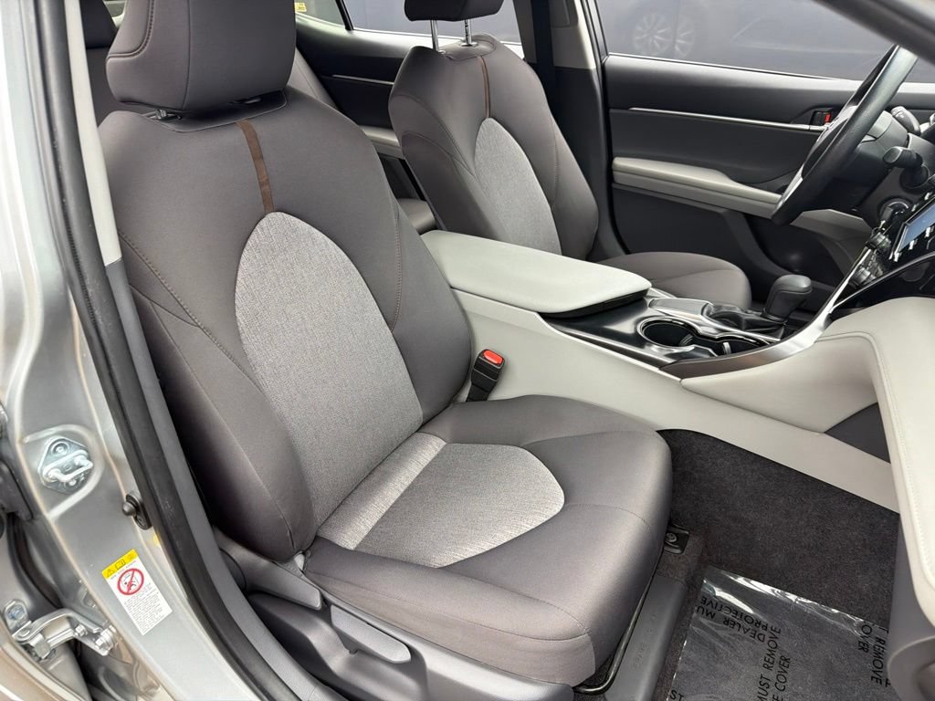 Used 2018 Toyota Camry LE FWD image 25