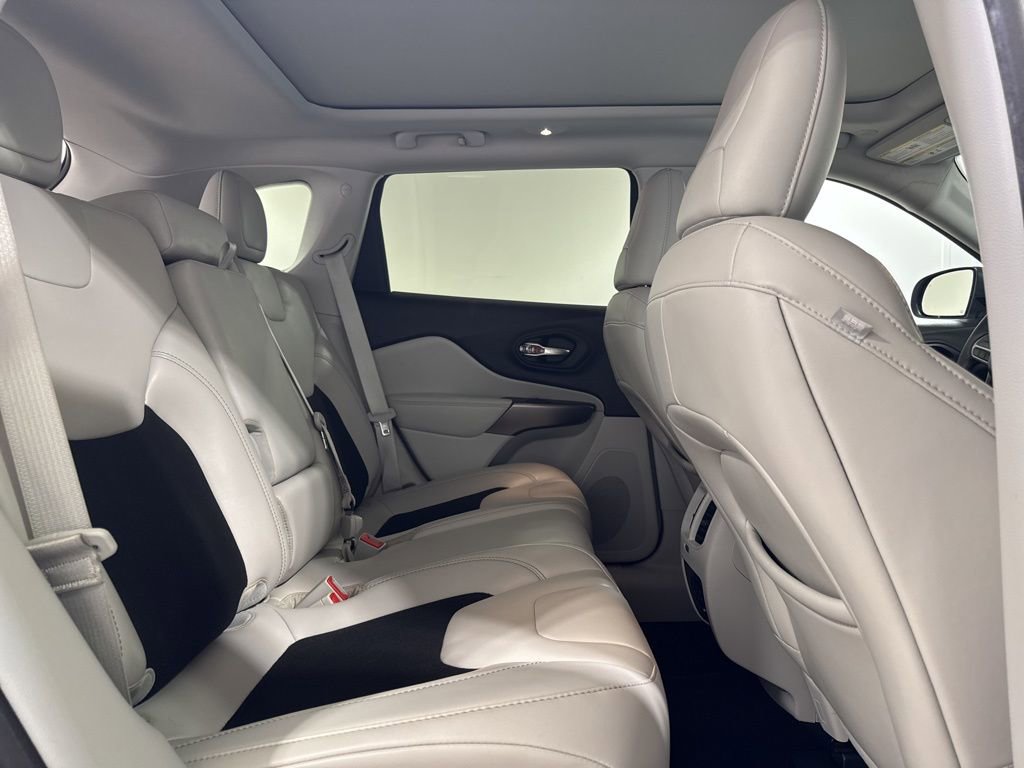 Used 2020 Jeep Cherokee Latitude Plus w/ Comfort/Convenience Group image 26