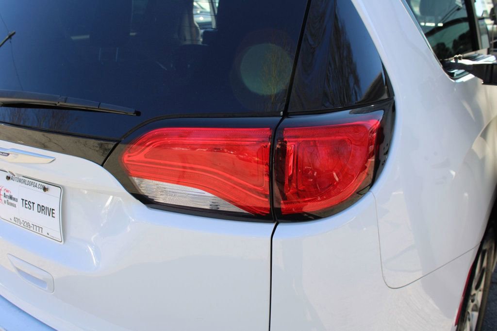 Used 2020 Chrysler Voyager Lxi image 26