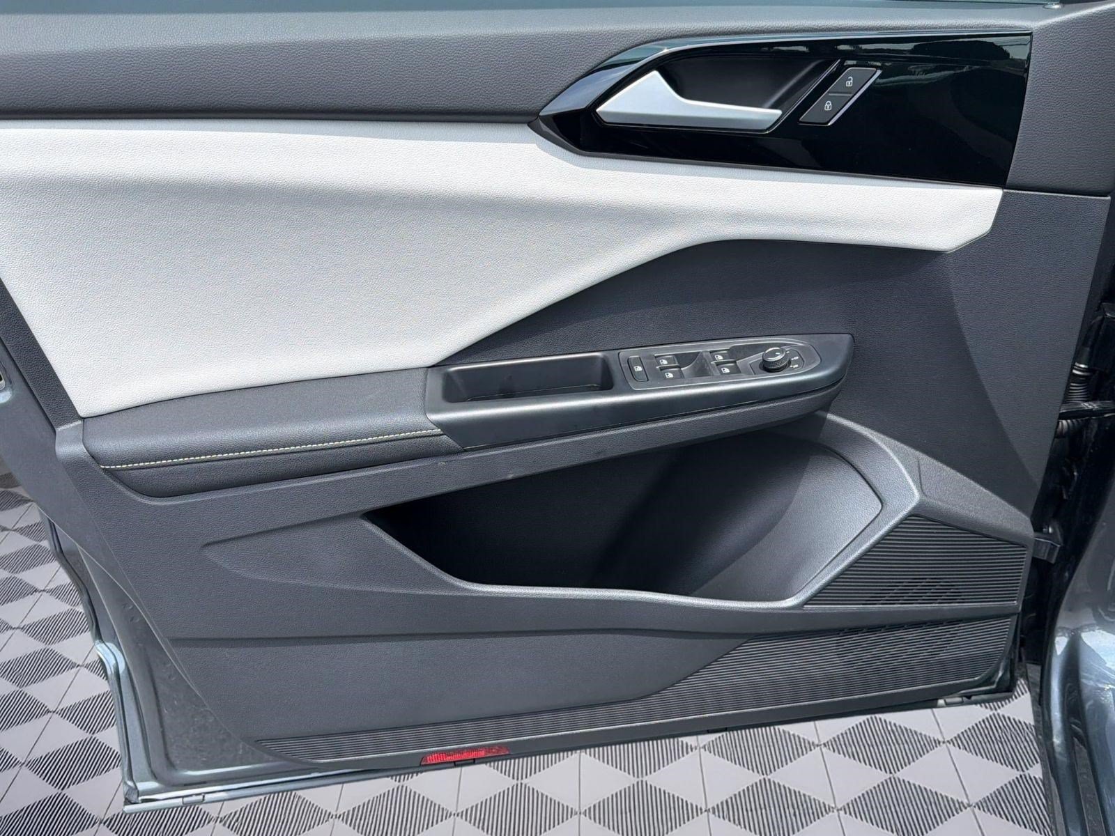 New 2026 Volkswagen Taos S FWD image 13