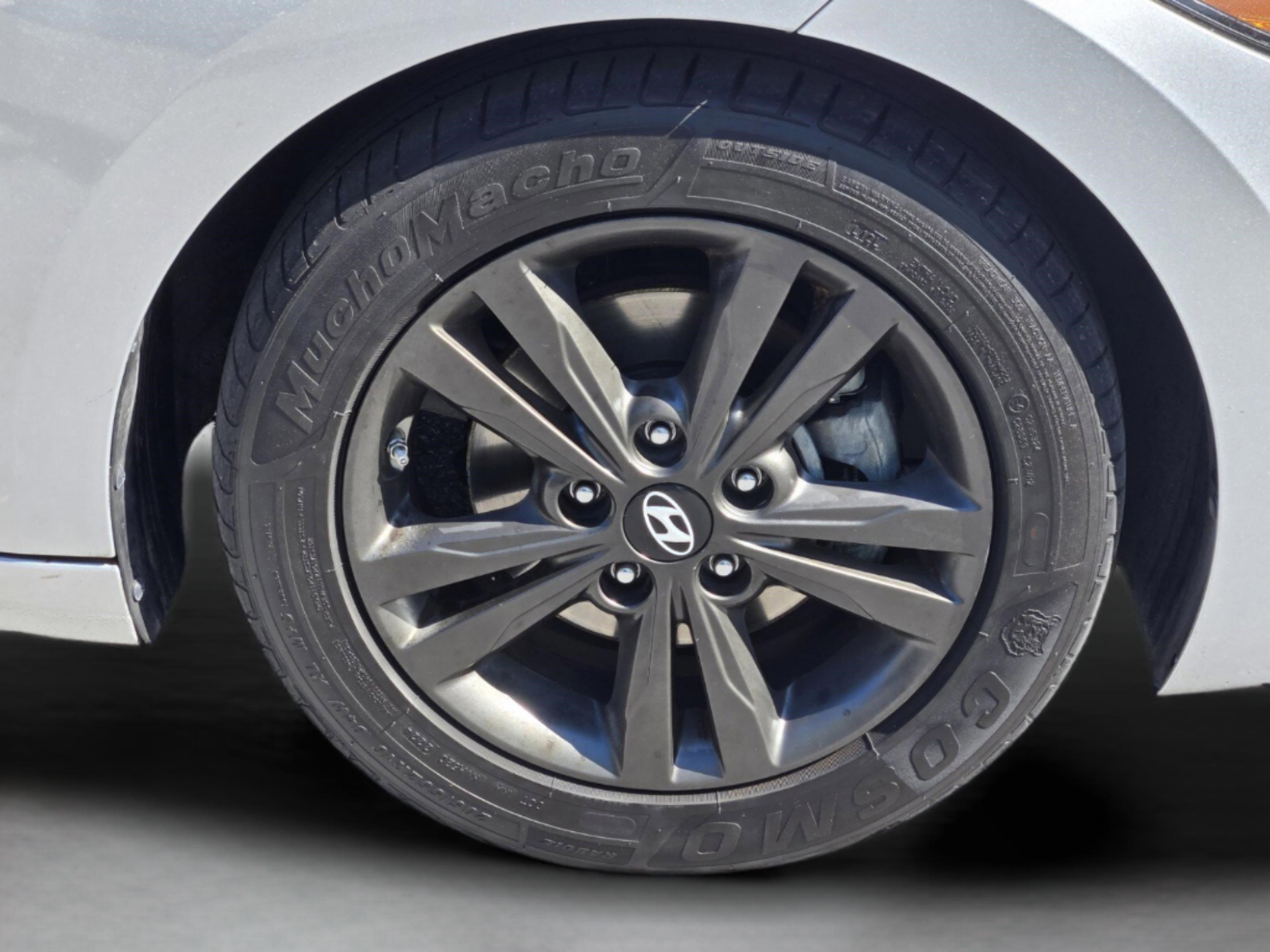 Used 2017 Hyundai Elantra SE image 25