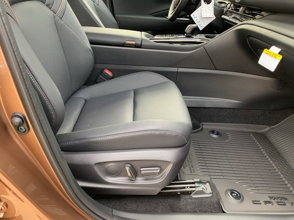 New 2025 Toyota Crown Signia image 17