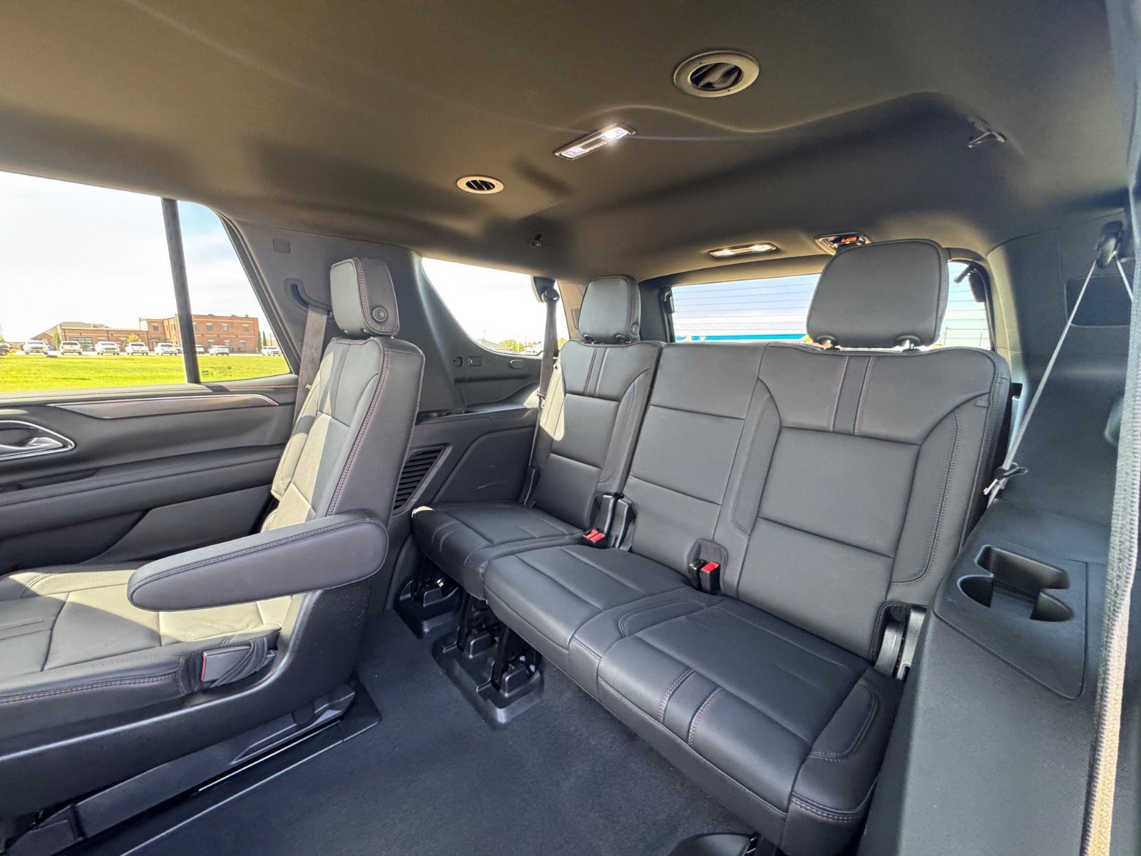 Used 2022 Chevrolet Tahoe RST w/ Luxury Package AWD/4WD image 14