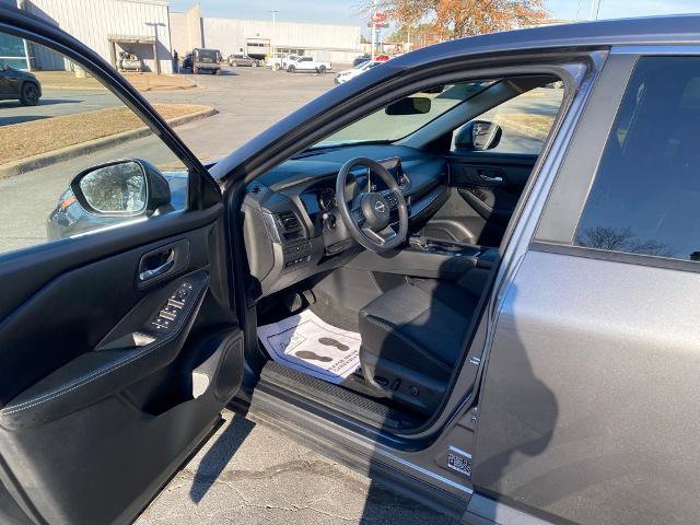 Used 2024 Nissan Rogue SV image 10