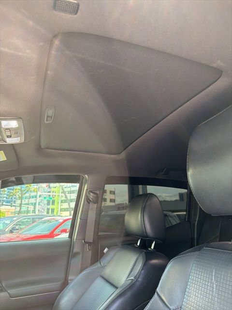 Used 2019 Toyota Tacoma SR image 11