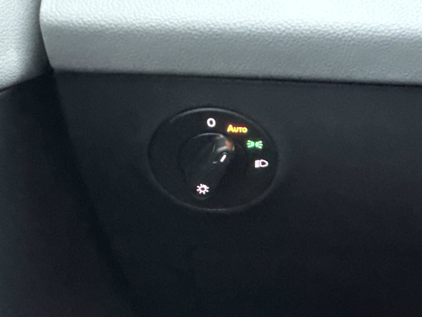 Certified 2022 Volkswagen Taos SE w/ Panoramic Sunroof Package image 29