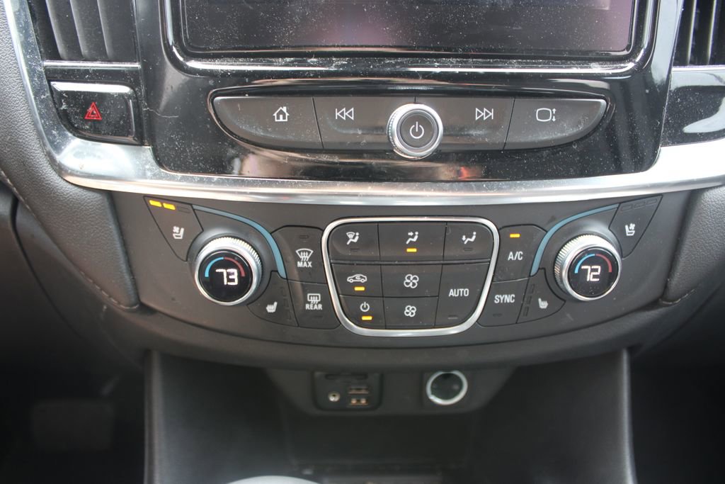 Used 2023 Chevrolet Traverse High Country AWD/4WD image 32