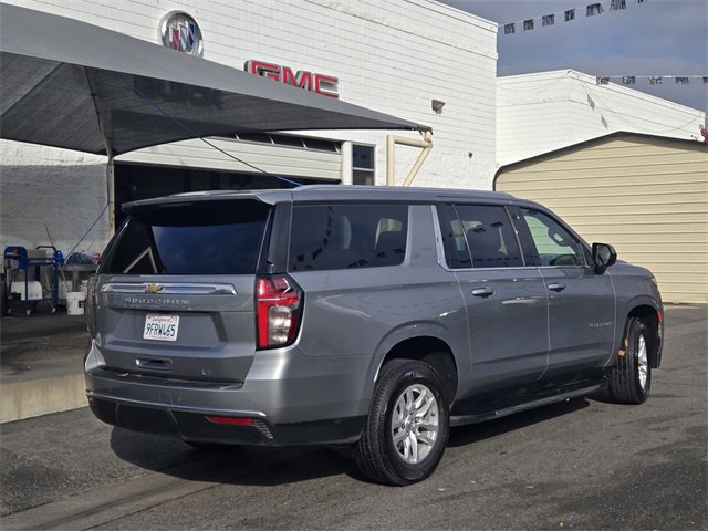 Used 2023 Chevrolet Suburban LT image 4
