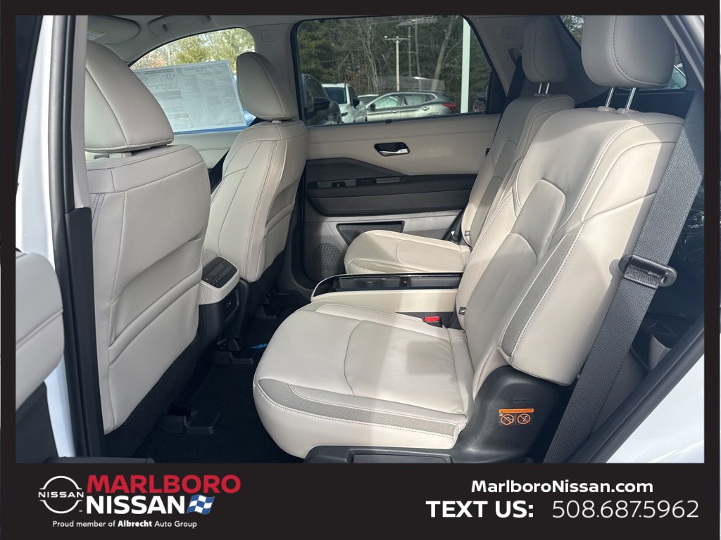 New 2025 Nissan Pathfinder SL w/ SL Premium Package image 24