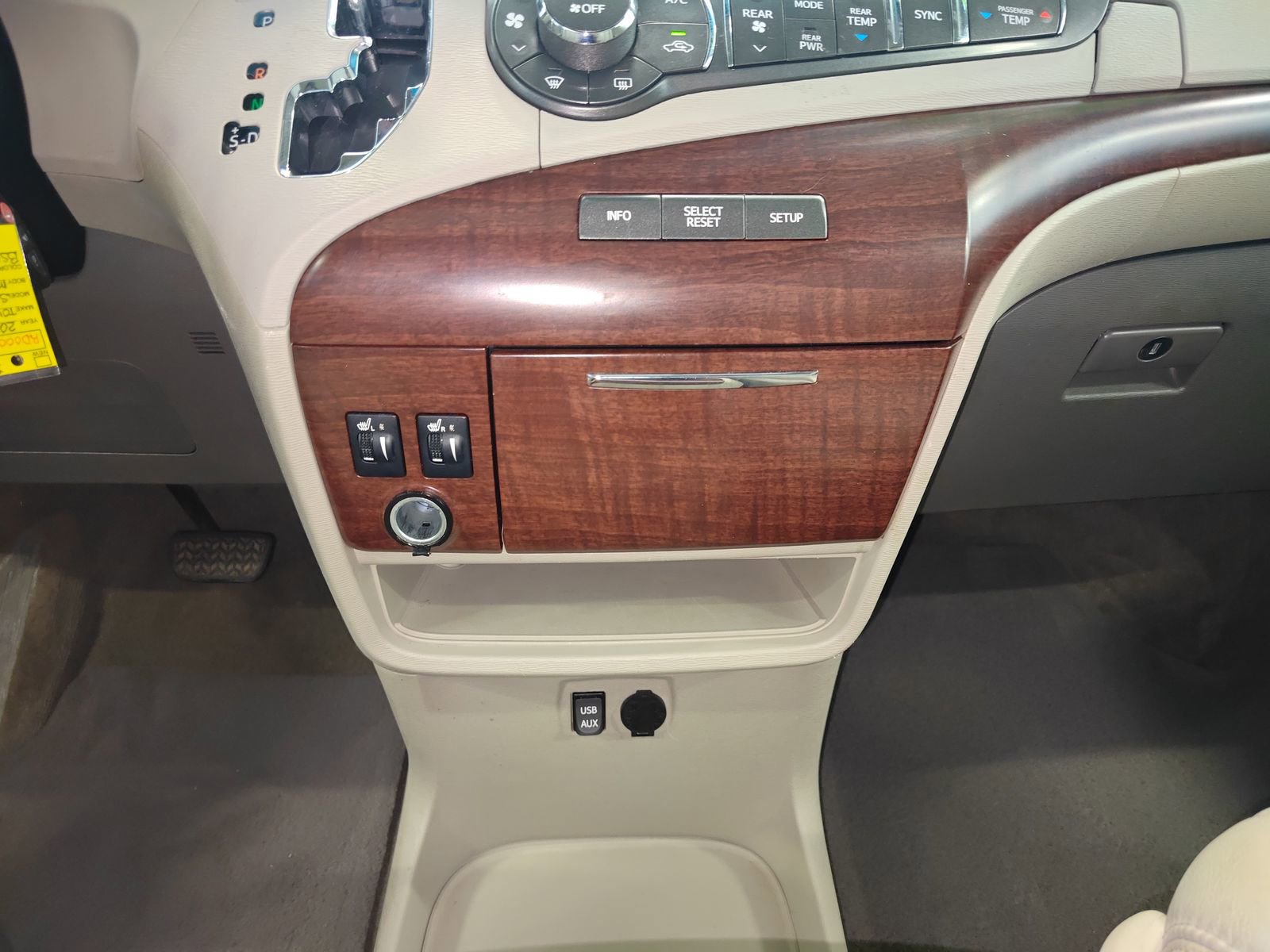 Used 2011 Toyota Sienna XLE FWD image 25