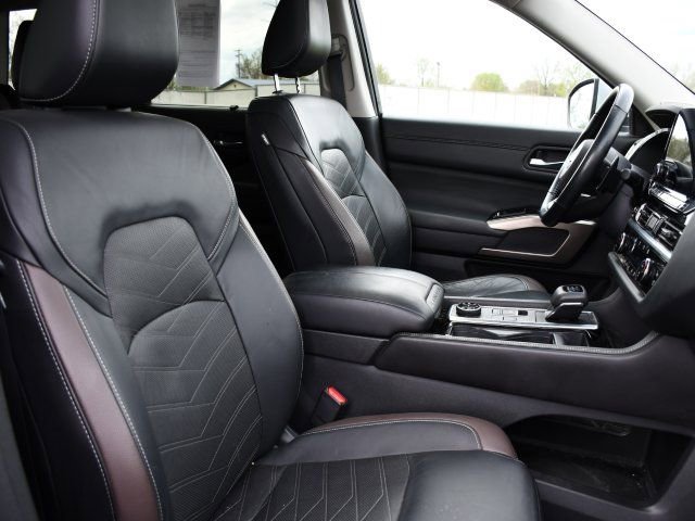 Used 2022 Nissan Pathfinder Platinum w/ Cargo Package image 27