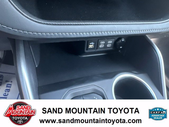 Used 2024 Toyota Highlander LE FWD image 19