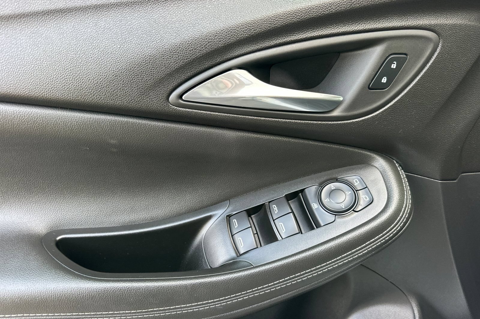 Certified 2024 Buick Encore GX Preferred FWD image 11