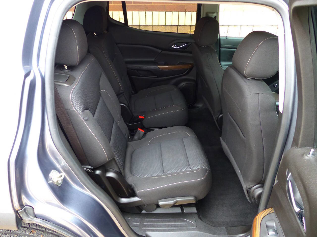 Used 2021 GMC Acadia SLE w/ Driver Convenience Package FWD image 38