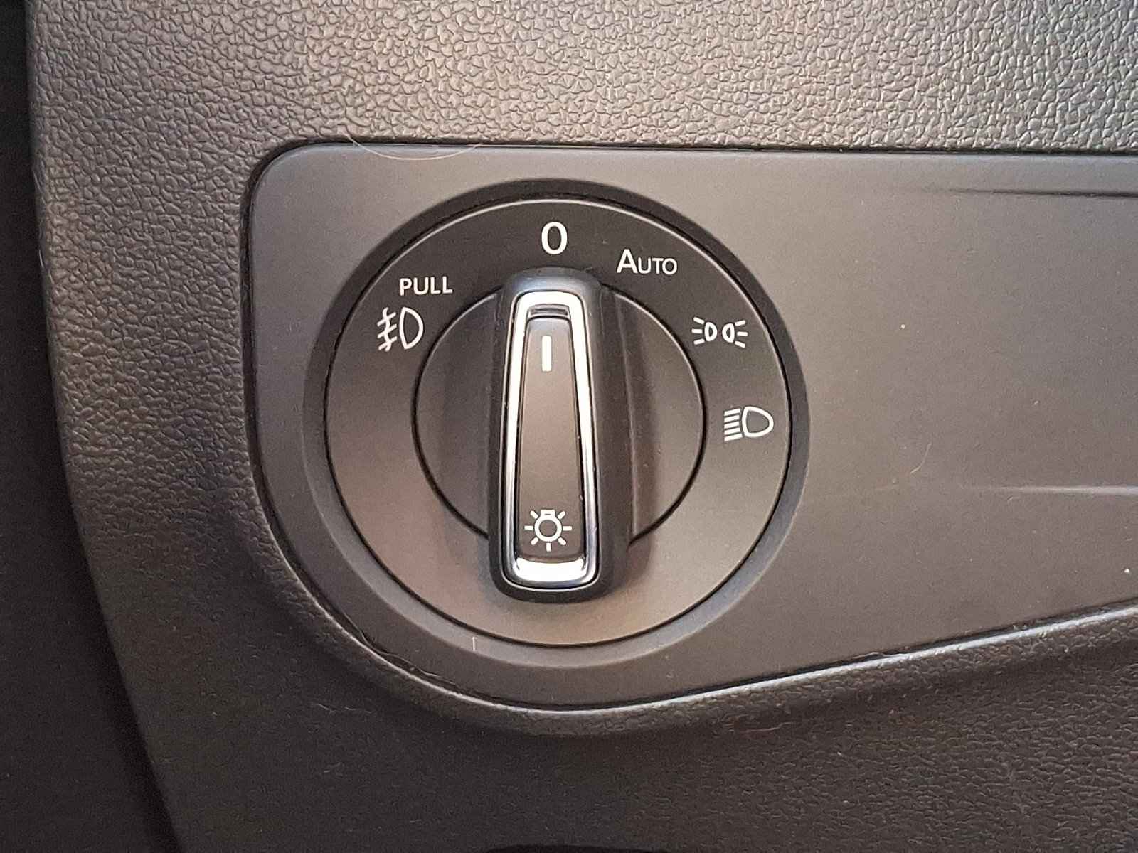 Used 2020 Volkswagen Tiguan SEL image 24