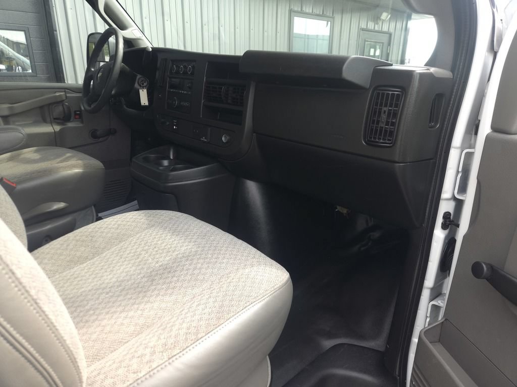 Used 2019 Chevrolet Express 3500 RWD image 16