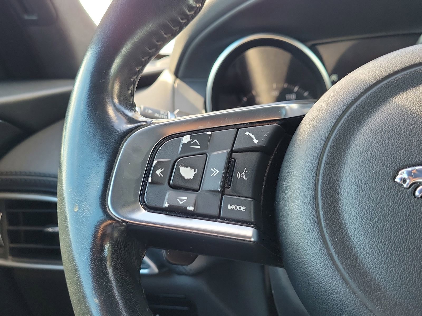 Used 2019 Jaguar F-PACE Prestige AWD/4WD image 17