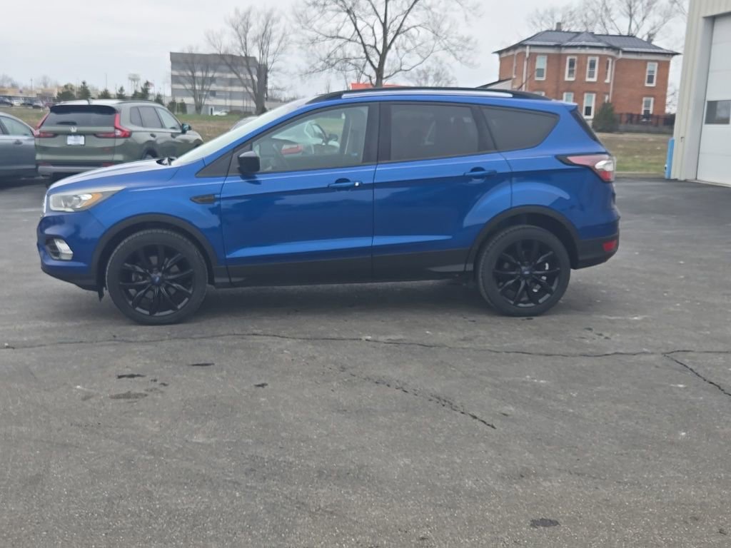 Used 2017 Ford Escape SE w/ Equipment Group 201A image 4