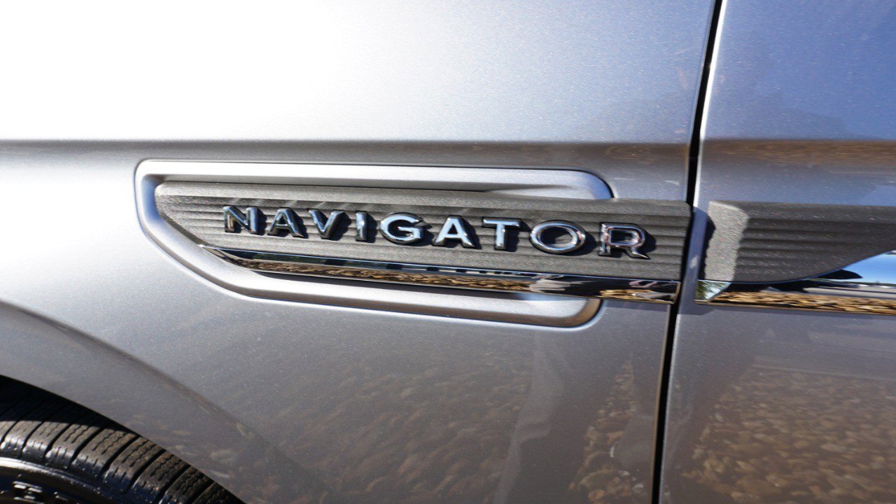 Used 2023 Lincoln Navigator Reserve image 13