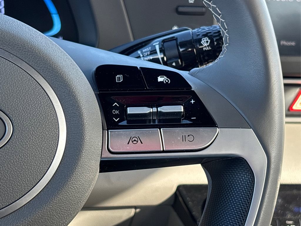 Certified 2025 Hyundai Elantra Sport image 29