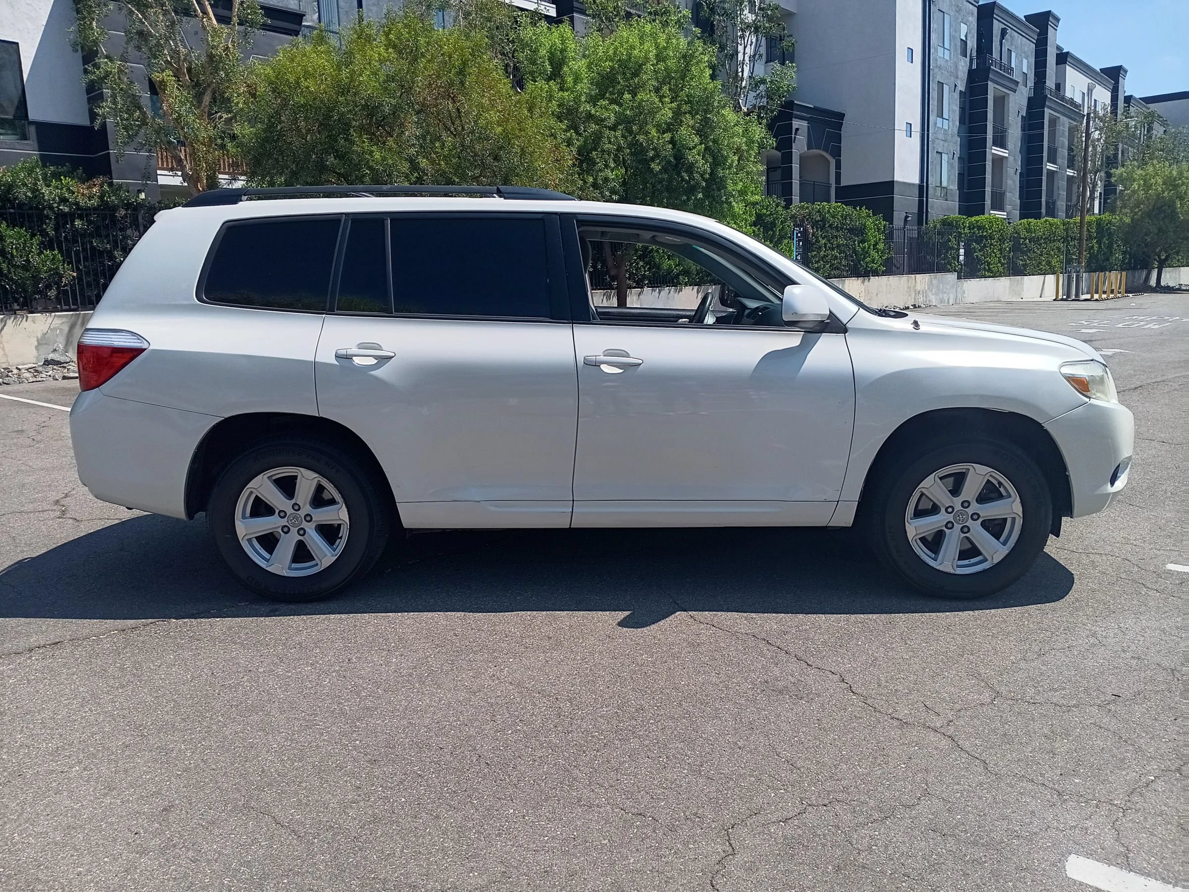 Used 2010 Toyota Highlander 2WD image 4