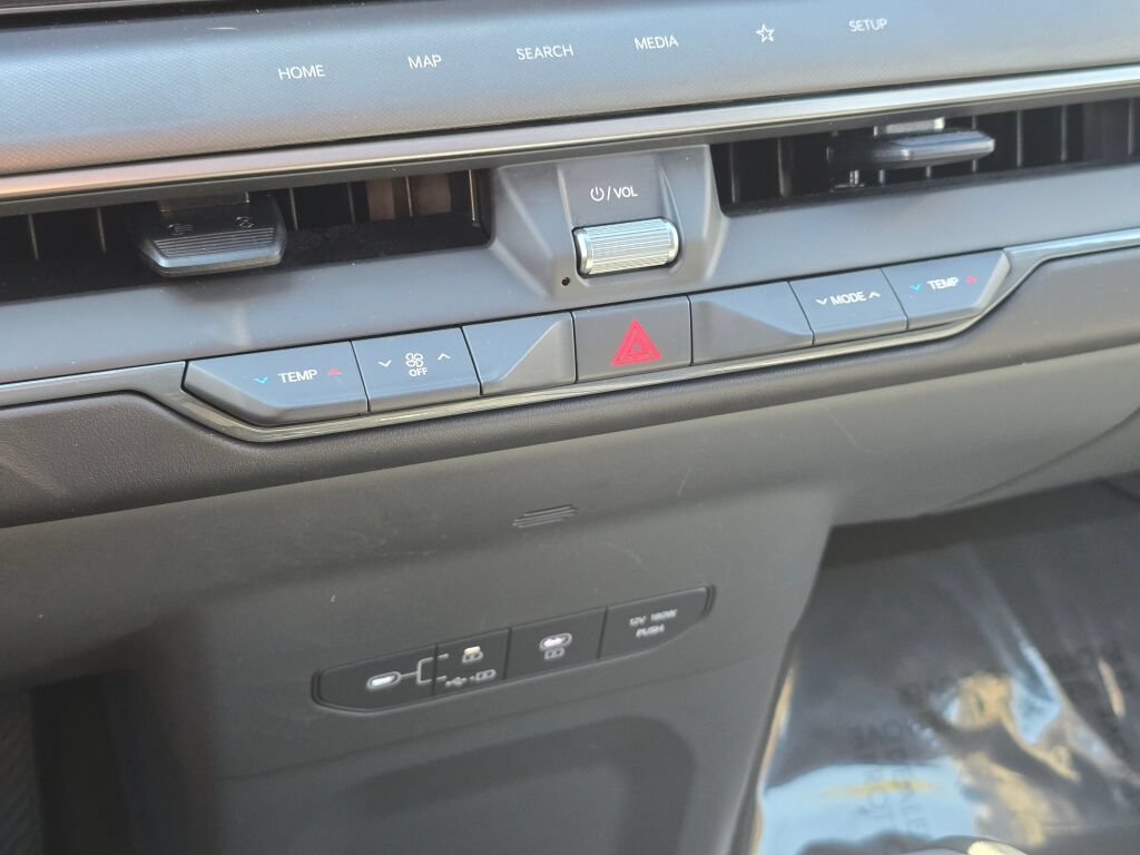 Certified 2024 Kia EV9 Wind AWD/4WD image 16