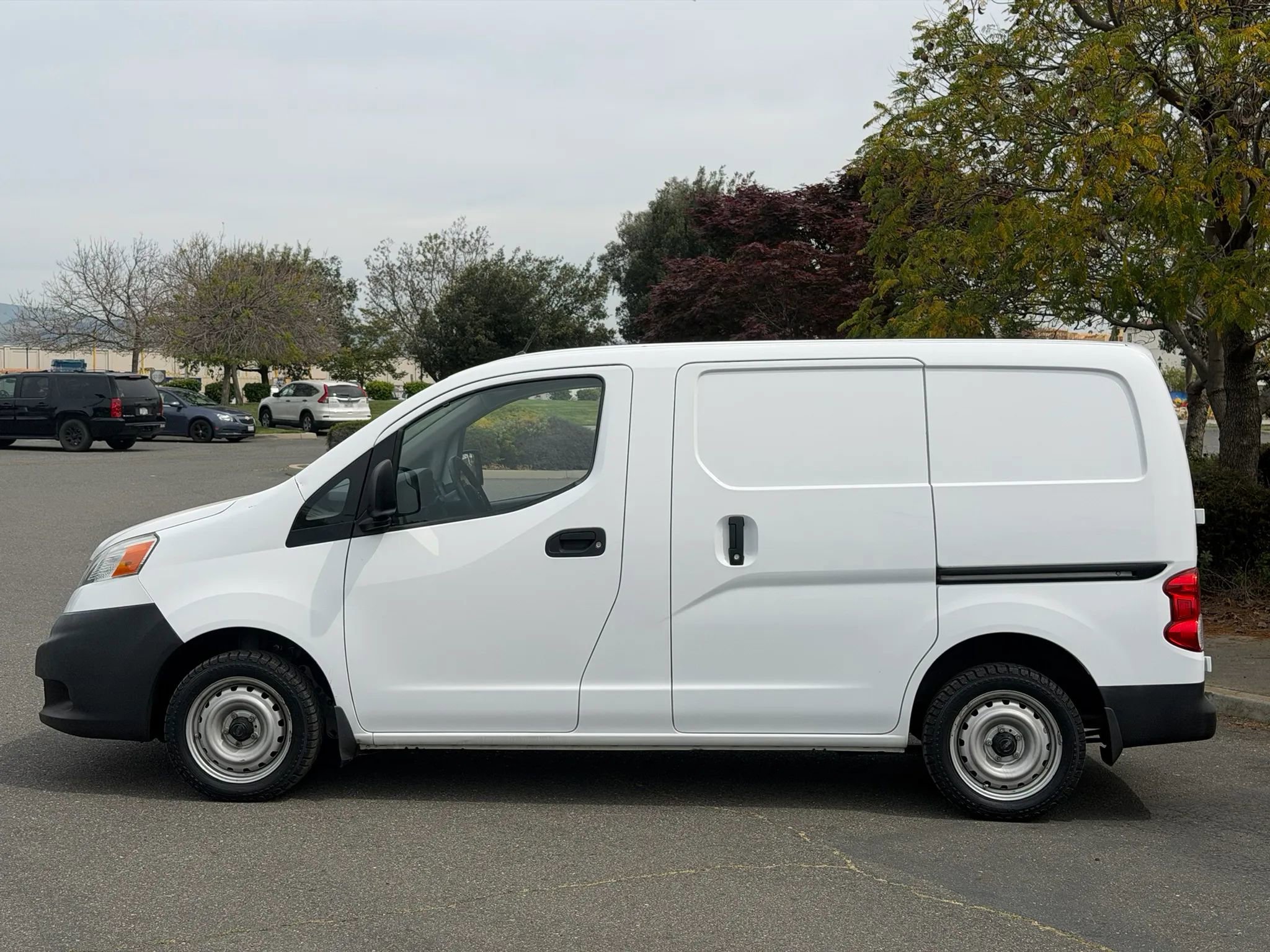 Used 2015 Nissan NV200 SV image 2