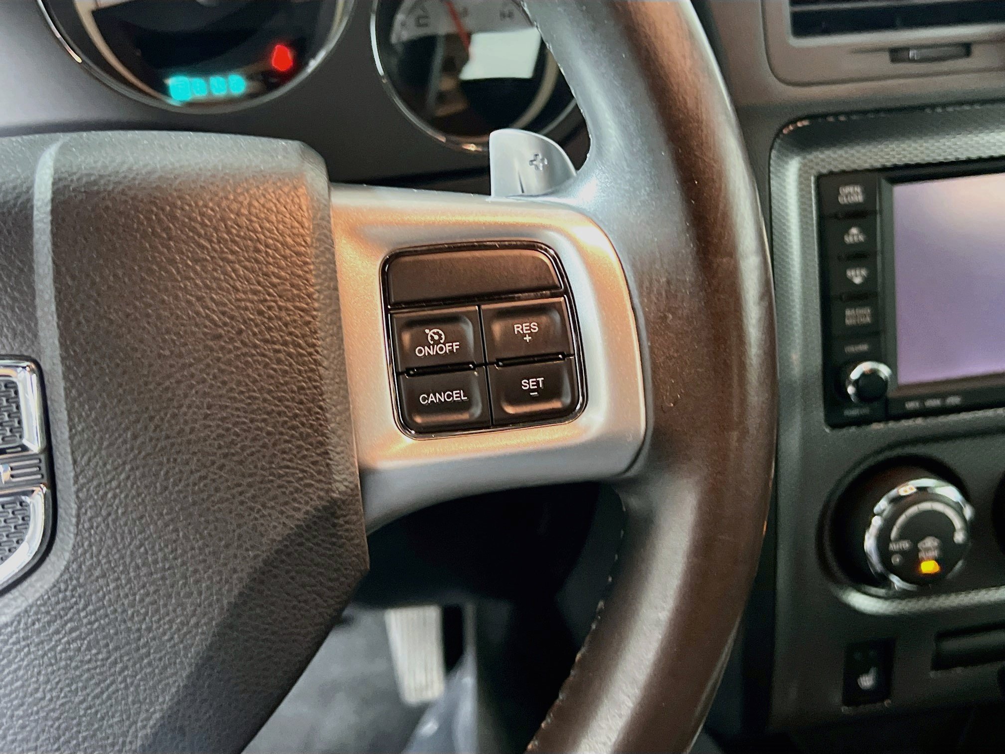 Used 2014 Dodge Challenger R/T RWD image 20