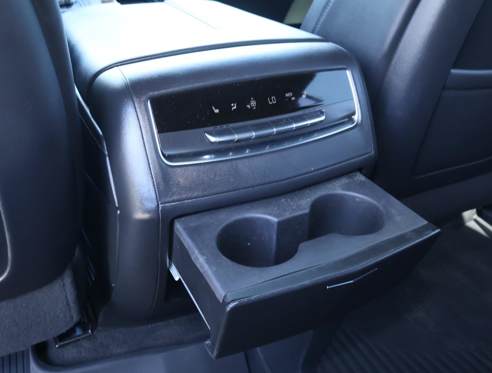 Used 2023 Cadillac Escalade Premium Luxury RWD image 18