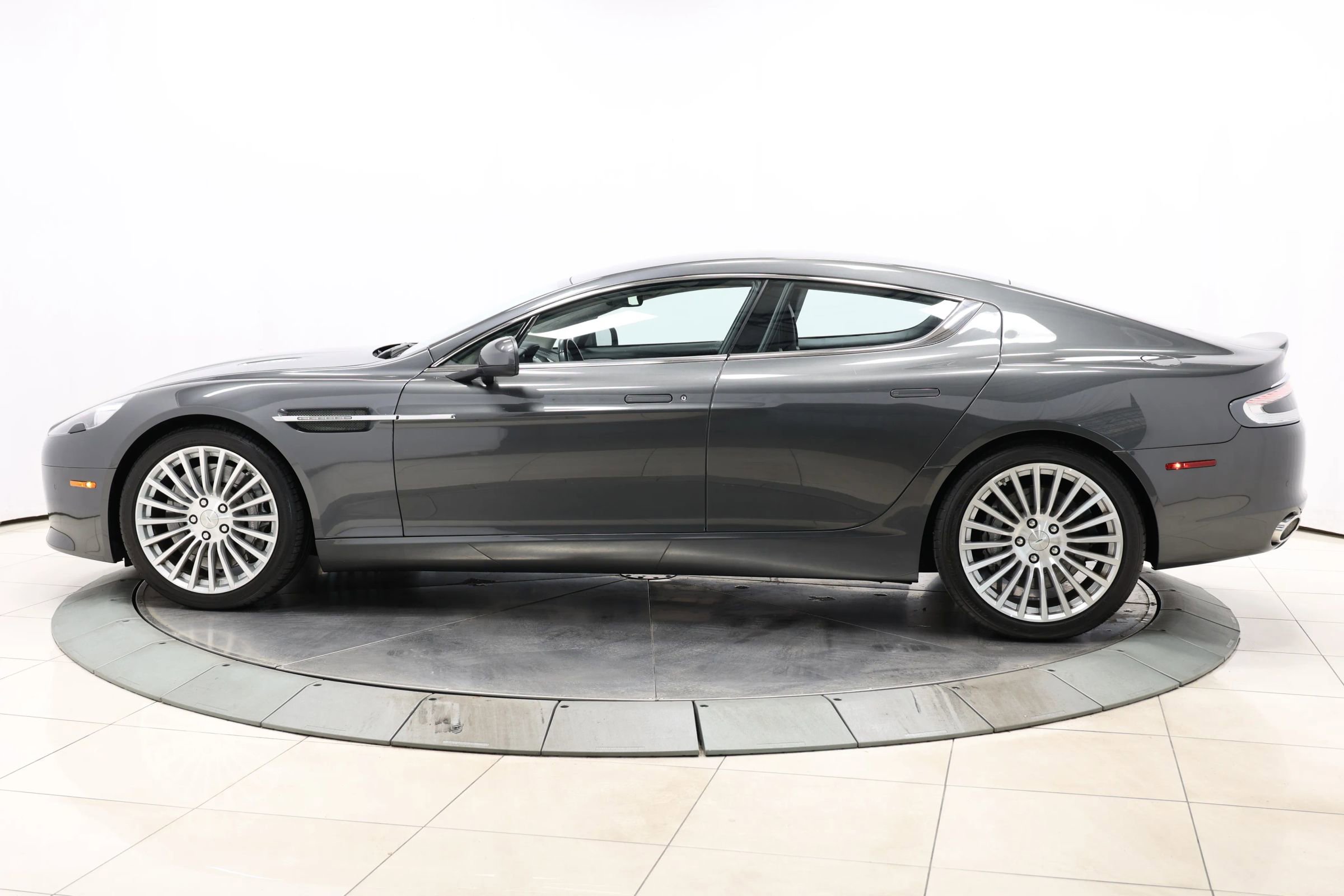 Used 2015 Aston Martin Rapide S image 7