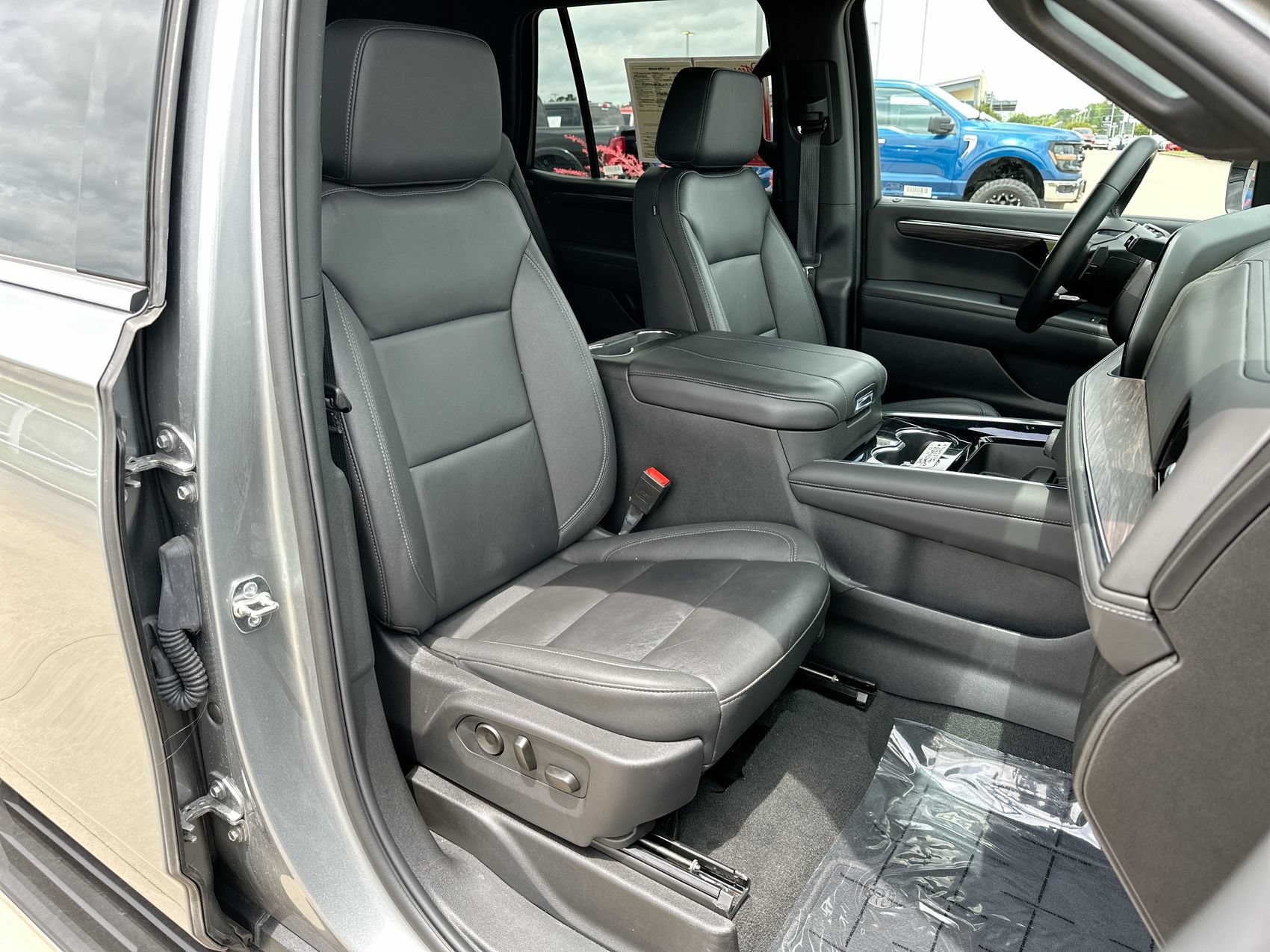 Used 2025 Chevrolet Tahoe LT AWD/4WD image 26