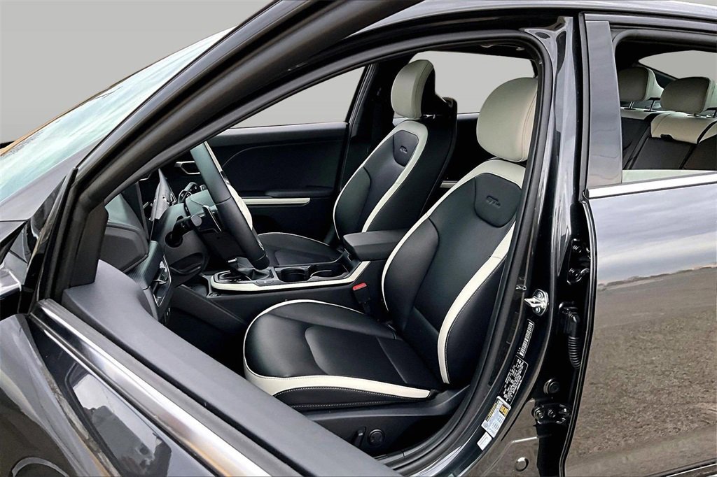 Certified 2025 Kia K4 GT-Line Turbo image 27