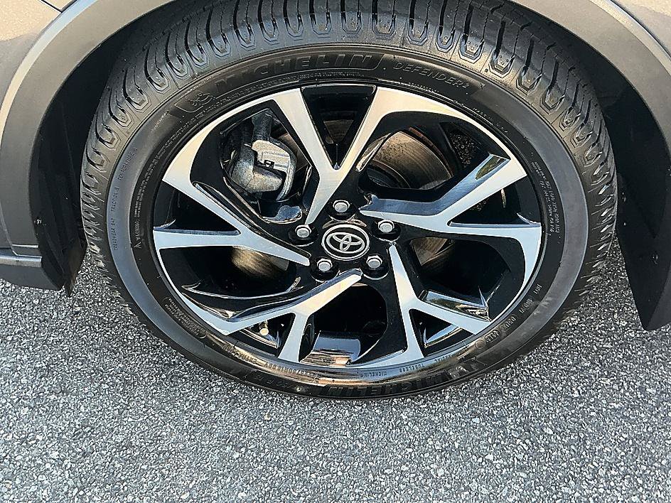 Used 2021 Toyota C-HR XLE FWD image 7
