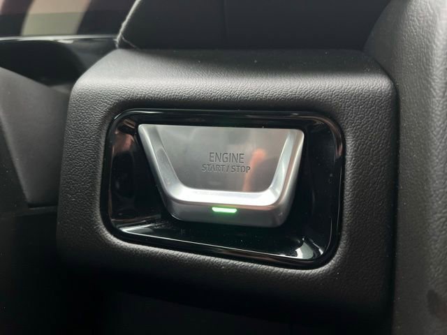 Used 2025 GMC Yukon Denali w/ Sun & Power Step Package AWD/4WD image 19