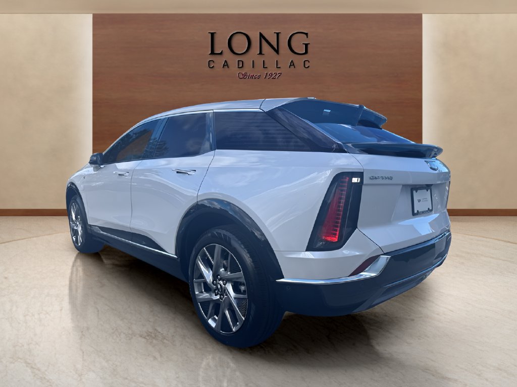 Used 2025 Cadillac Optiq Luxury 2 w/ LPO, Floor Liner Package AWD/4WD image 3