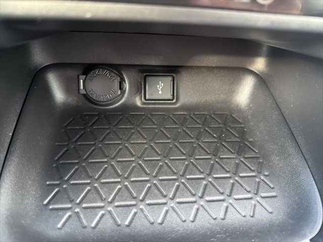 Used 2022 Toyota RAV4 XLE image 38