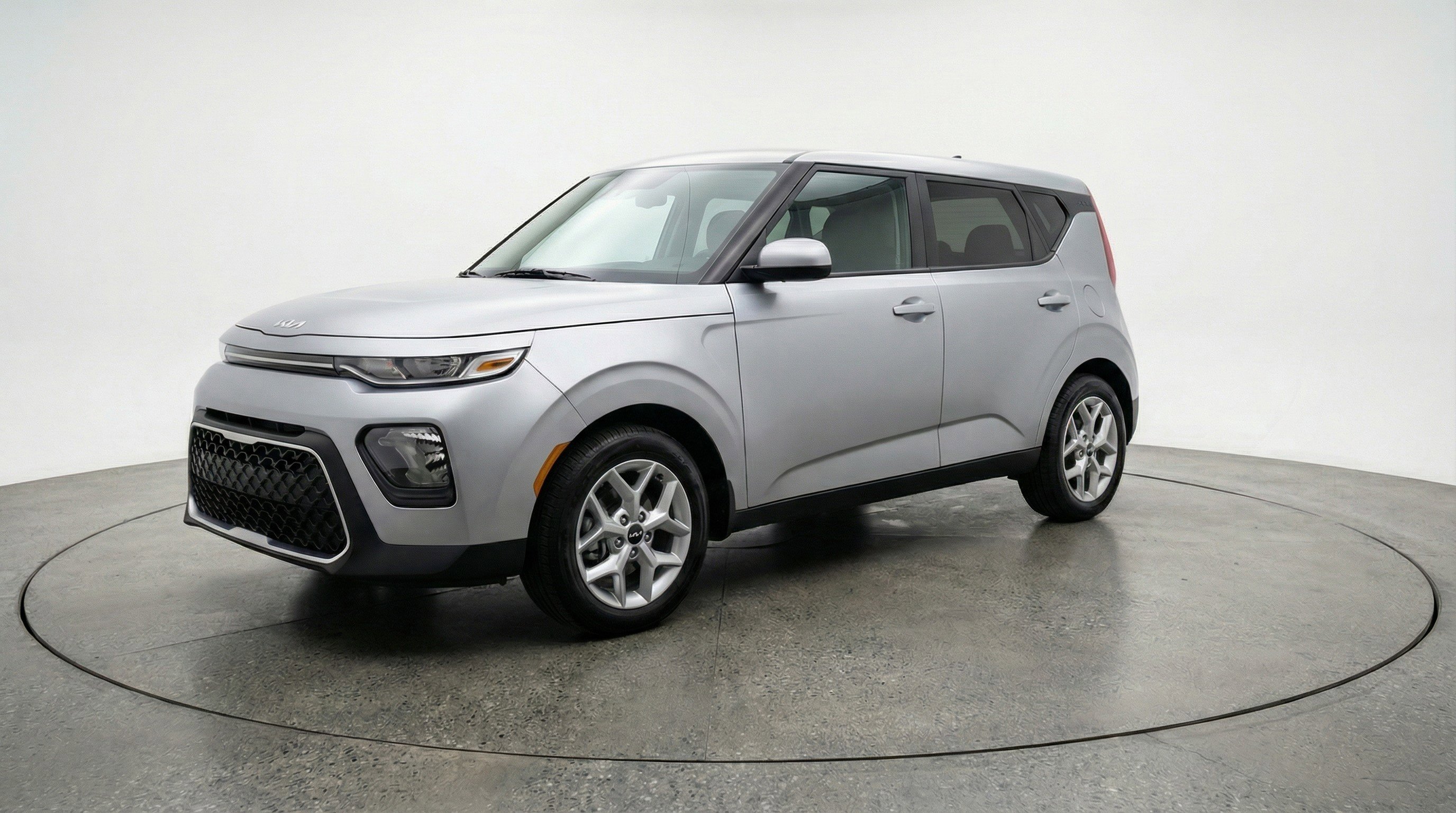 Used 2025 Kia Soul LX w/ LX Technology Package image 3