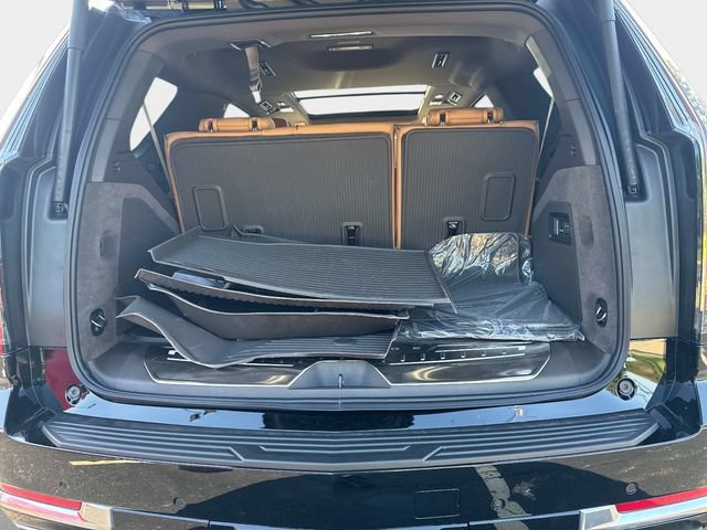 New 2026 Cadillac Escalade Luxury w/ LPO, Radiant Package AWD/4WD image 7