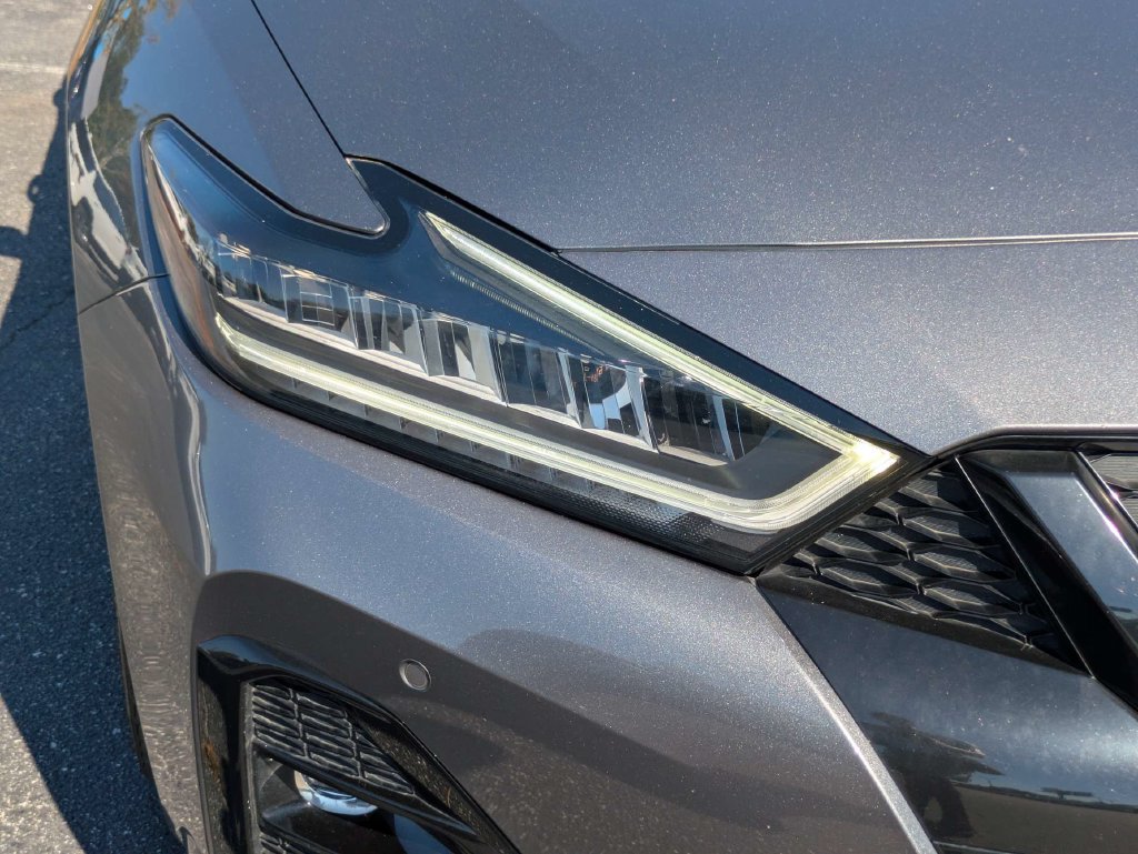 Used 2023 Nissan Maxima SR w/ Sport Mat Group FWD image 10