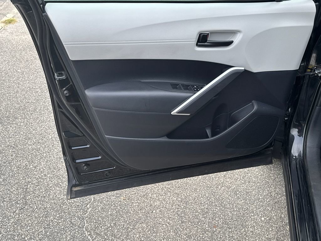 Certified 2024 Toyota Corolla Cross L image 10