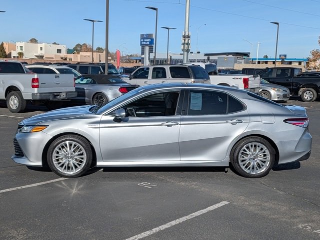 Used 2020 Toyota Camry XLE image 3