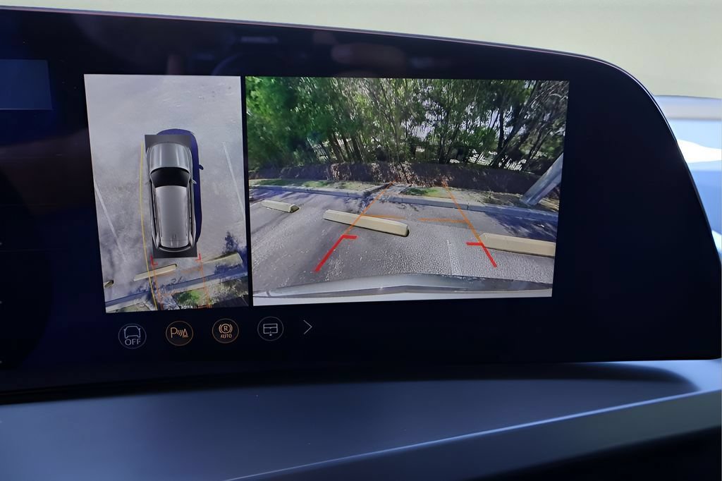 New 2026 Cadillac Vistiq Premium Luxury AWD/4WD image 25