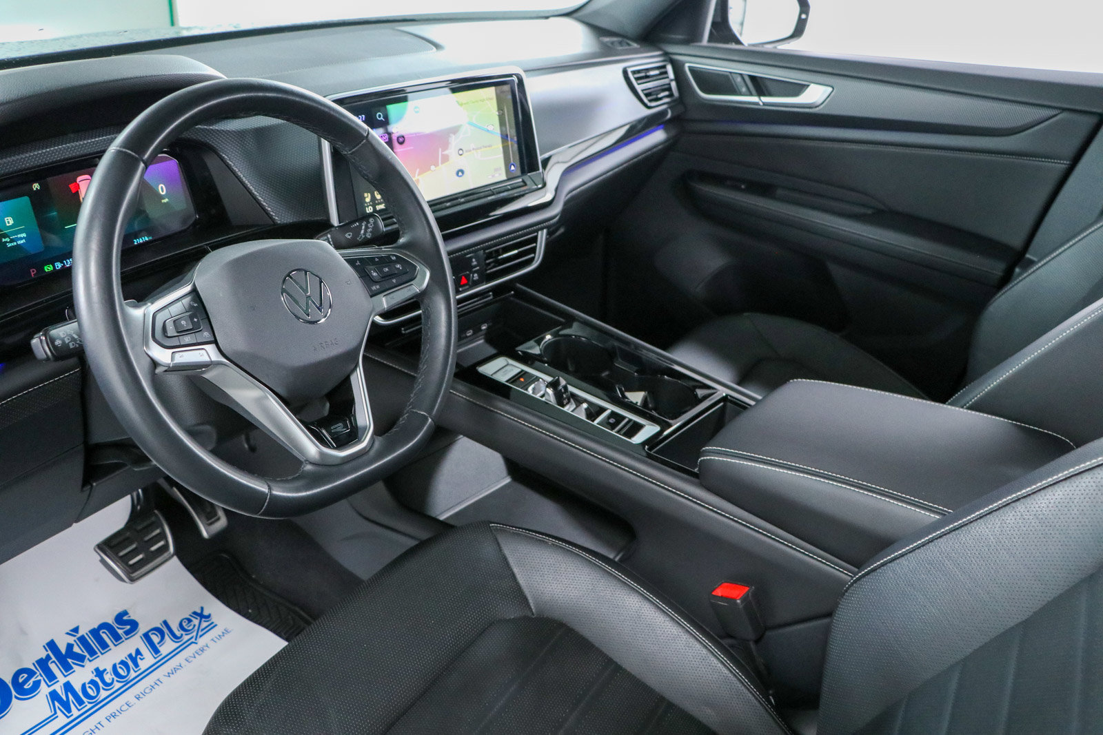 Used 2024 Volkswagen Atlas Cross Sport SEL R-Line AWD/4WD image 24
