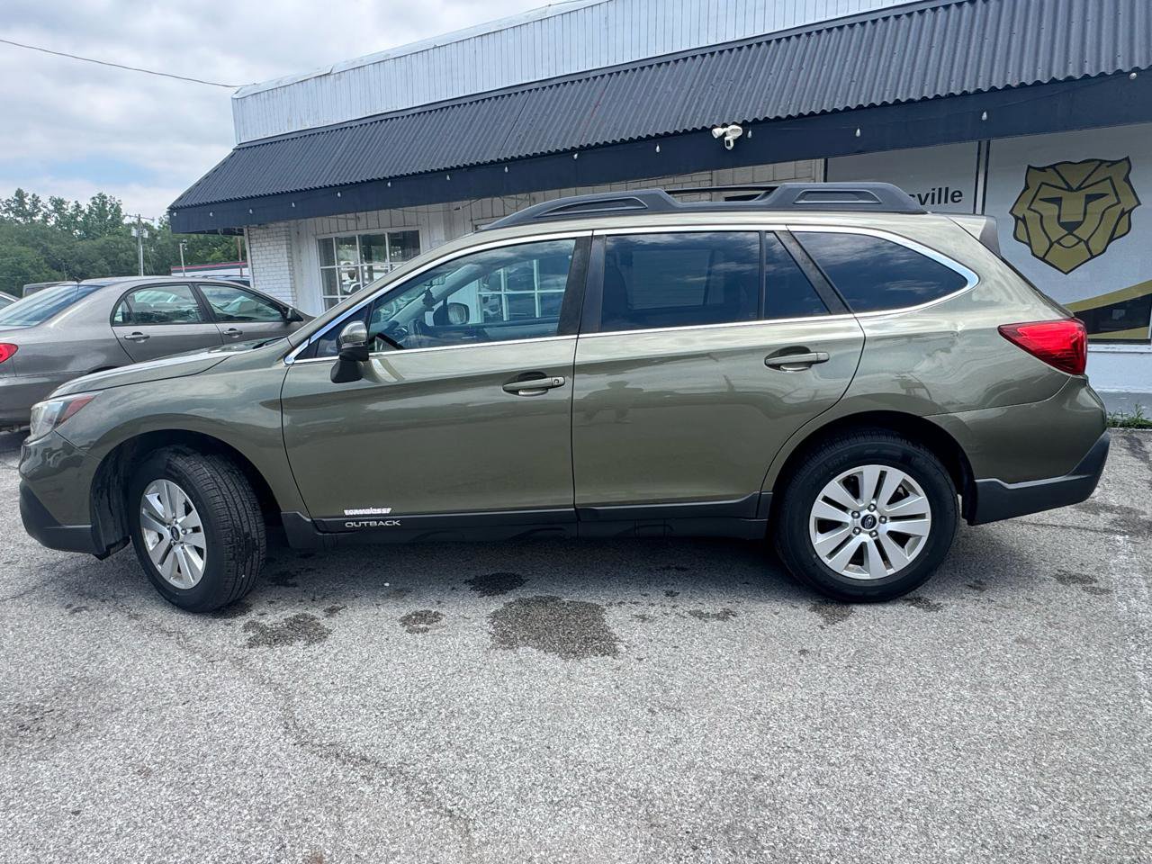 Used 2019 Subaru Outback 2.5i Premium AWD/4WD image 3